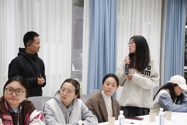 深入一線聽民意！成都市人大代表龔曉鷗在火車南站街道開展就業指導專題分享活動 第3張